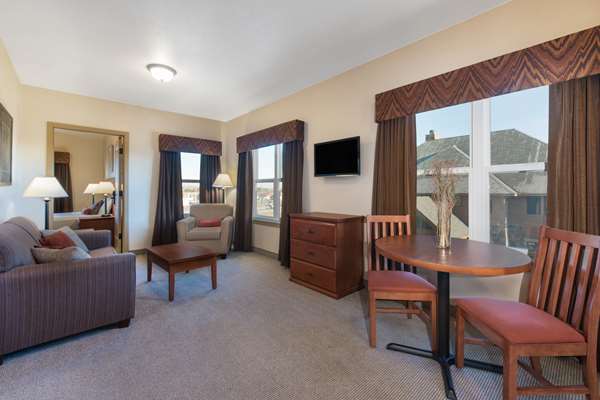  - Clarion Hotel & Suites Williston