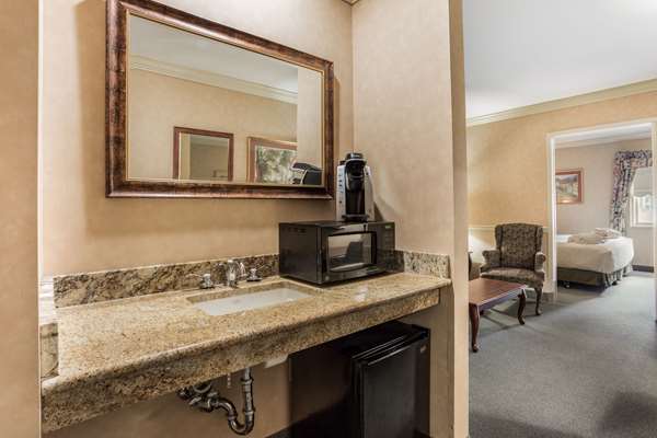 Suite - Traditions at the Glen Hotel & Spa Johnson City