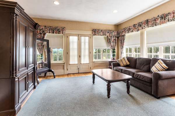 Suite - Traditions at the Glen Hotel & Spa Johnson City