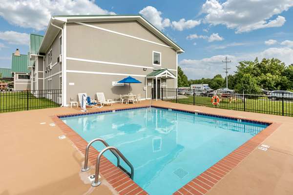 Pool - Quality Inn Monteagle
