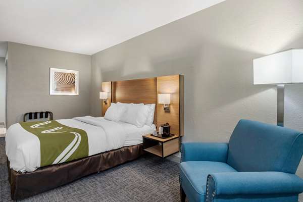  - Quality Inn Downtown San Antonio - I-10 & I-35, Exit 155B
