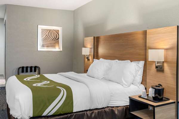  - Quality Inn Downtown San Antonio - I-10 & I-35, Exit 155B