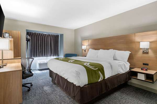  - Quality Inn Downtown San Antonio - I-10 & I-35, Exit 155B