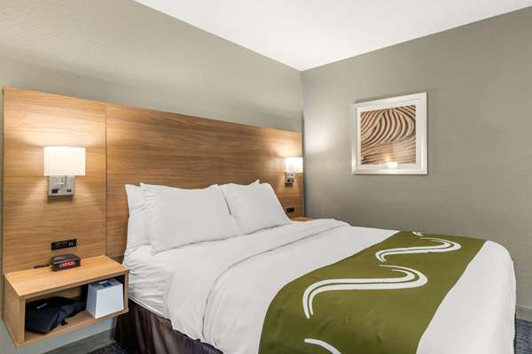  - Quality Inn Downtown San Antonio - I-10 & I-35, Exit 155B