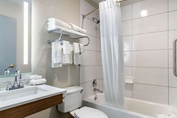  - Quality Inn Downtown San Antonio - I-10 & I-35, Exit 155B