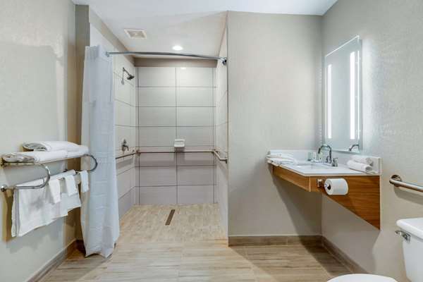  - Quality Inn Downtown San Antonio - I-10 & I-35, Exit 155B