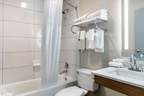  - Quality Inn Downtown San Antonio - I-10 & I-35, Exit 155B