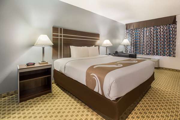  - Quality Inn Madisonville - I-45, Exit 142