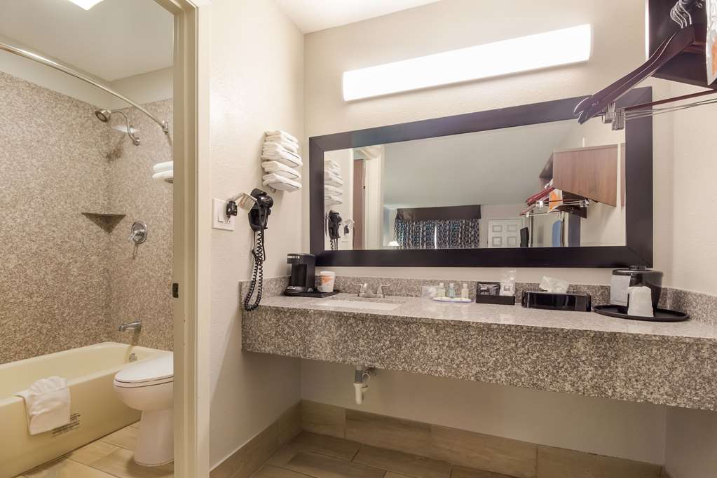 QUALITY INN MADISONVILLE-guestroom-Guest Room,Bathroom,On-Site.jpg