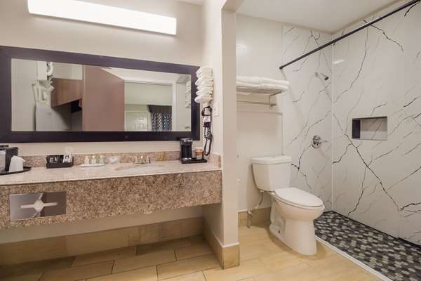  - Quality Inn Madisonville - I-45, Exit 142