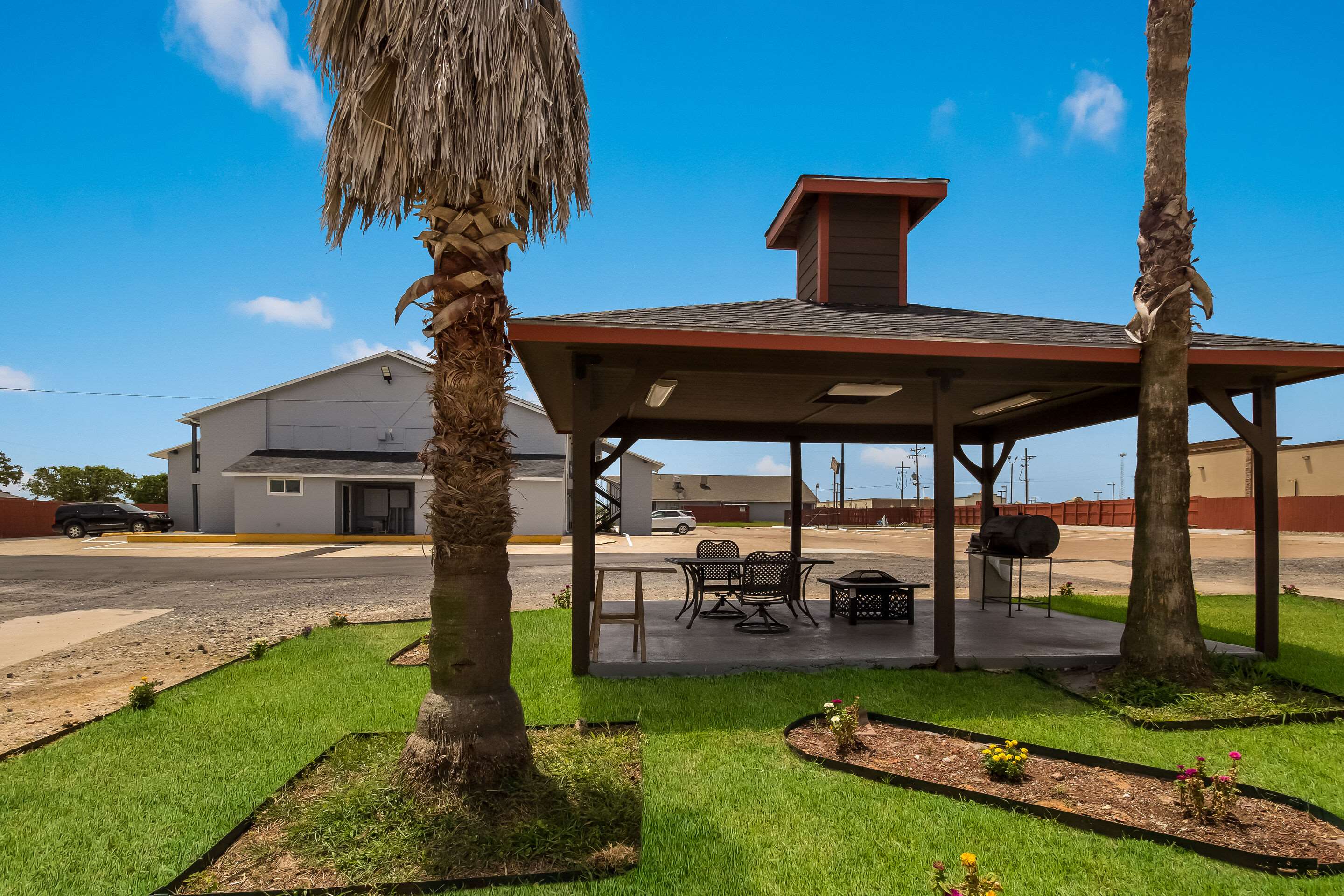 Barbecue area | Quality Inn Madisonville