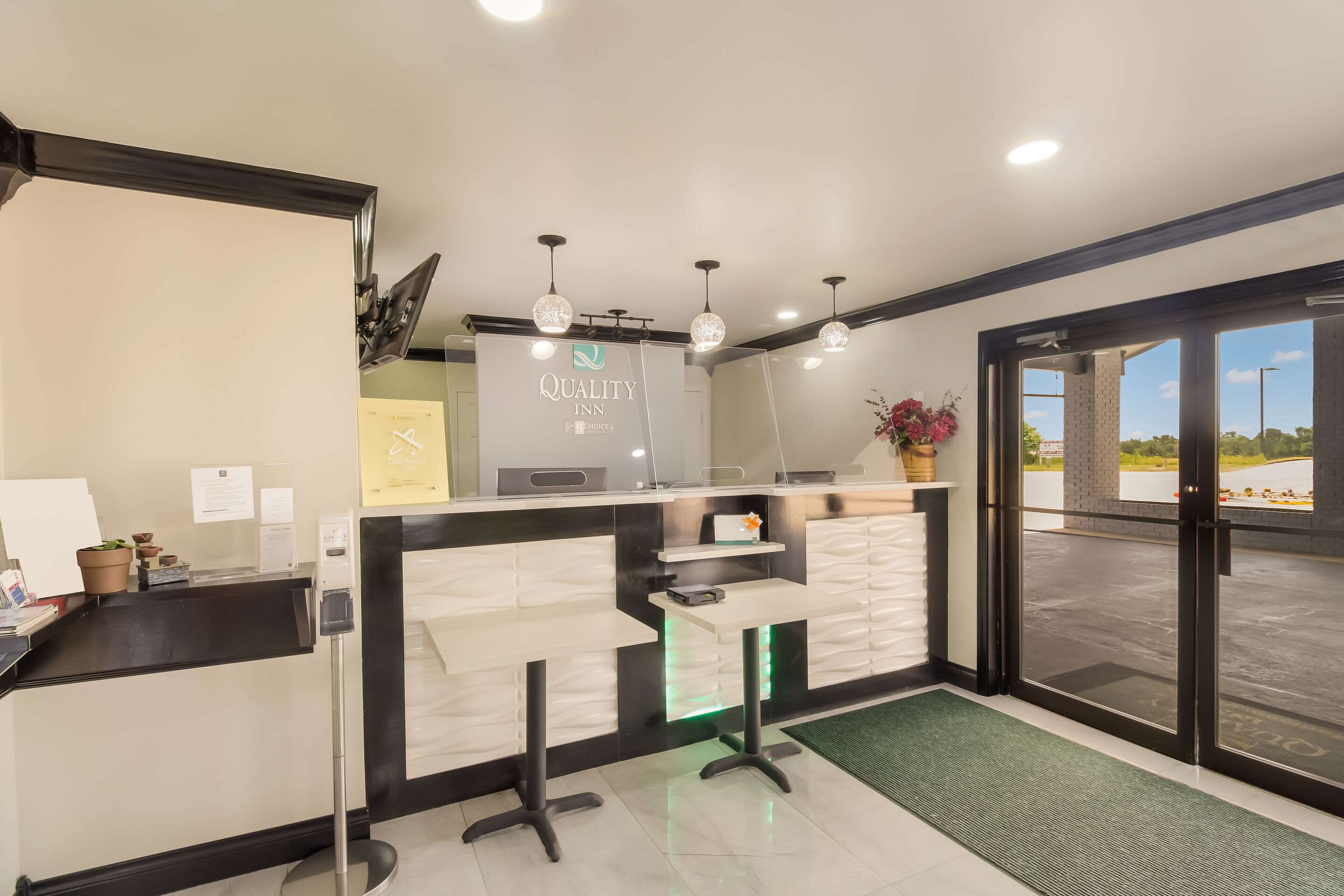 Front desk | Quality Inn Madisonville