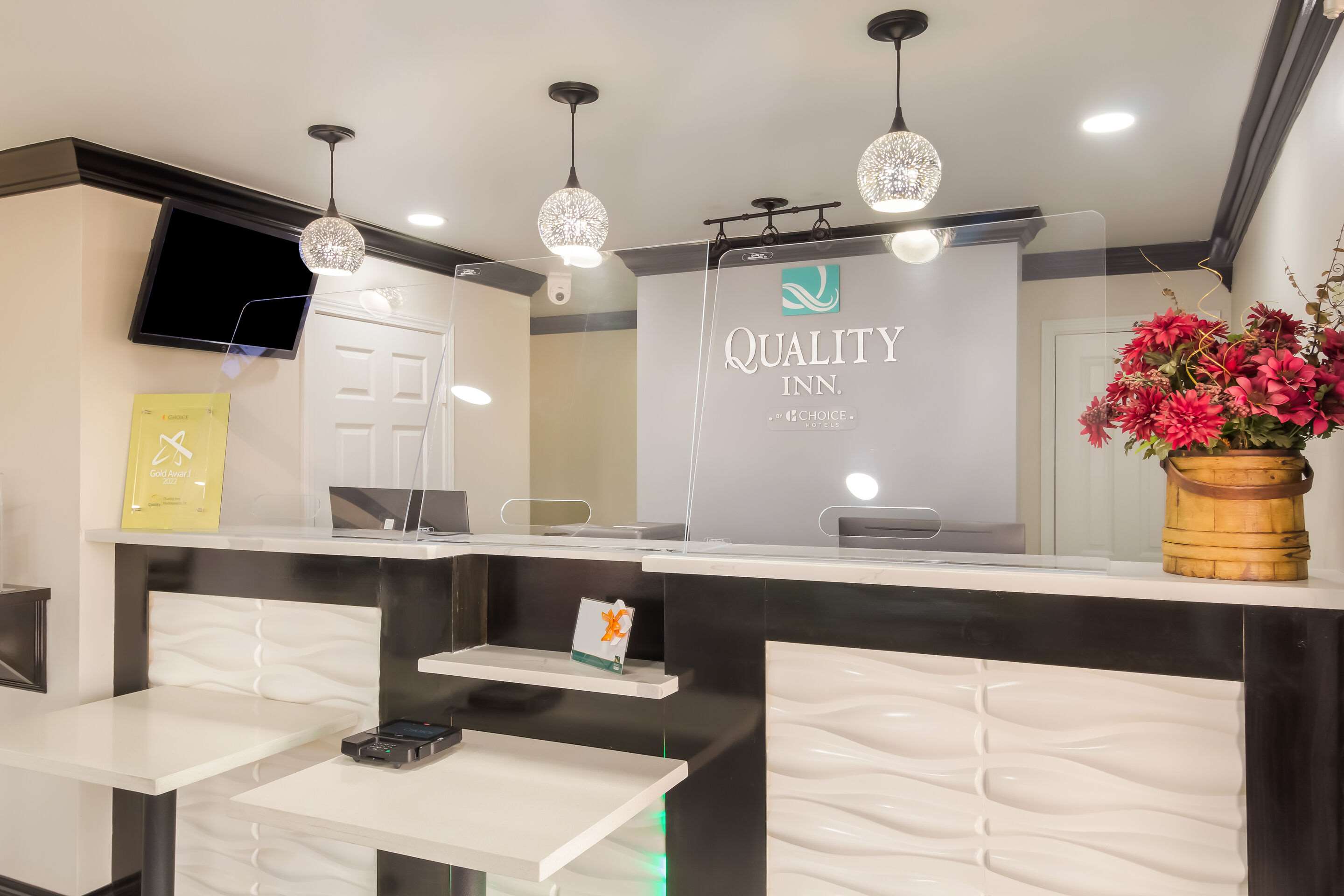 Front desk | Quality Inn Madisonville