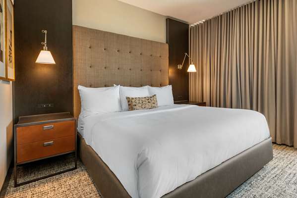  - Cambria Hotel & Convention Center Downtown Houston - I-69, Exits 130 & 131