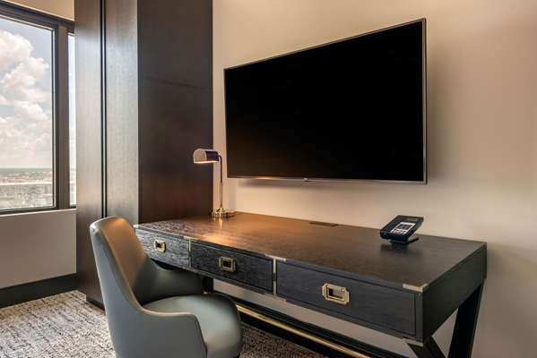  - Cambria Hotel & Convention Center Downtown Houston - I-69, Exits 130 & 131