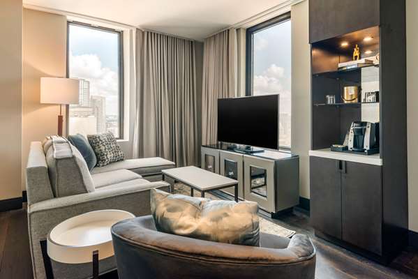 Suite - Cambria Hotel & Convention Center Downtown Houston - I-69, Exits 130 & 131