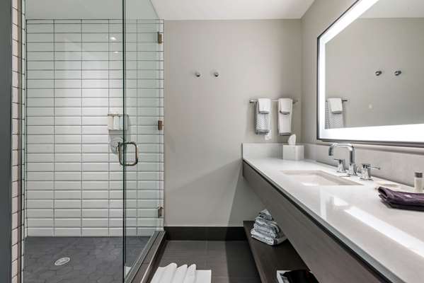 Suite - Cambria Hotel & Convention Center Downtown Houston - I-69, Exits 130 & 131