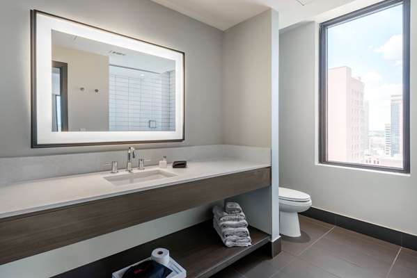  - Cambria Hotel & Convention Center Downtown Houston - I-69, Exits 130 & 131