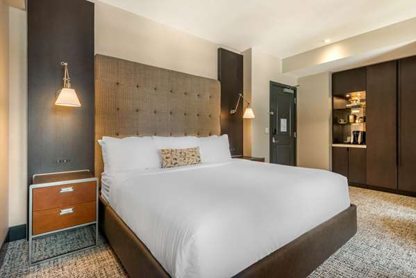  - Cambria Hotel & Convention Center Downtown Houston - I-69, Exits 130 & 131