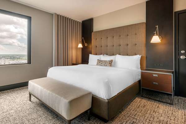 Suite - Cambria Hotel & Convention Center Downtown Houston - I-69, Exits 130 & 131
