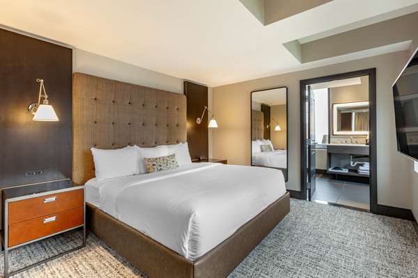 Suite - Cambria Hotel & Convention Center Downtown Houston - I-69, Exits 130 & 131