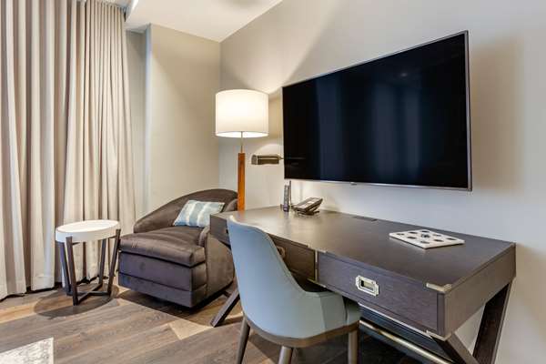 Suite - Cambria Hotel & Convention Center Downtown Houston - I-69, Exits 130 & 131