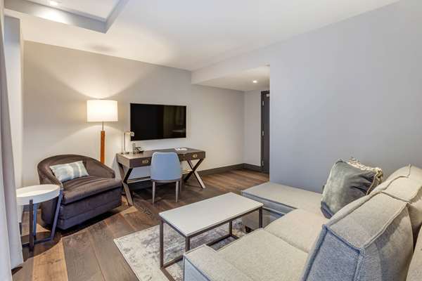 Suite - Cambria Hotel & Convention Center Downtown Houston - I-69, Exits 130 & 131