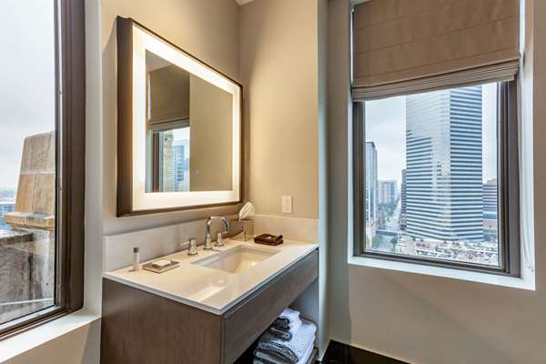  - Cambria Hotel & Convention Center Downtown Houston - I-69, Exits 130 & 131