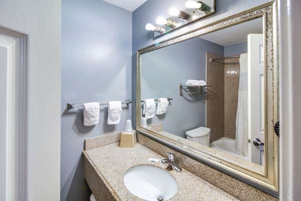  - Rodeway Inn & Suites Port Arthur