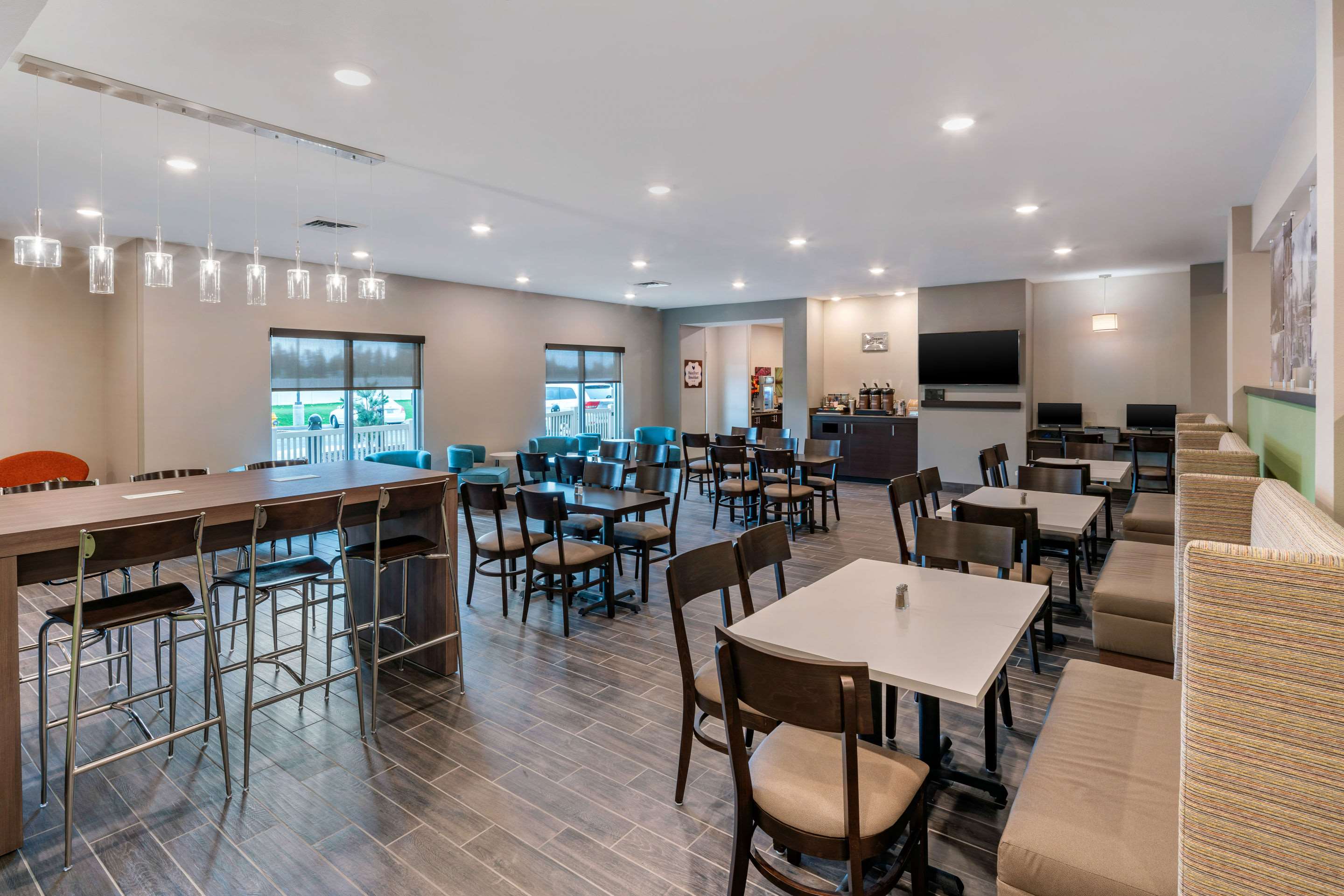 Spacious breakfast area | MainStay Suites Spokane Airport