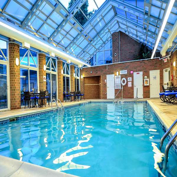 Pool - Varsity Clubs of America Hotel Mishawaka