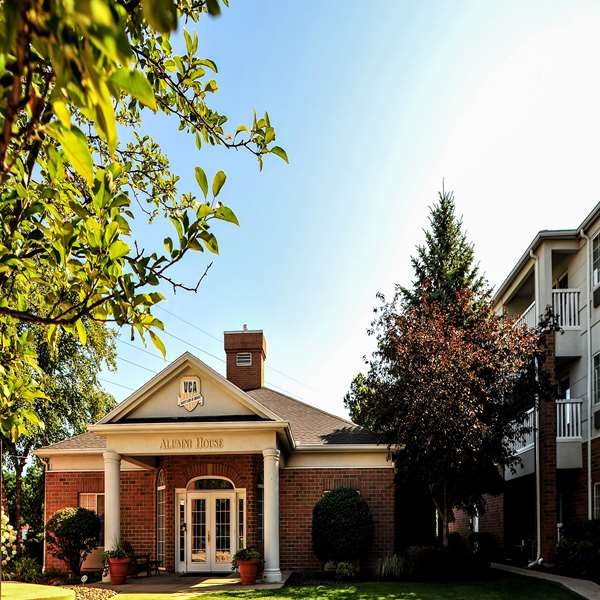 Exterior view - Varsity Clubs of America Hotel Mishawaka