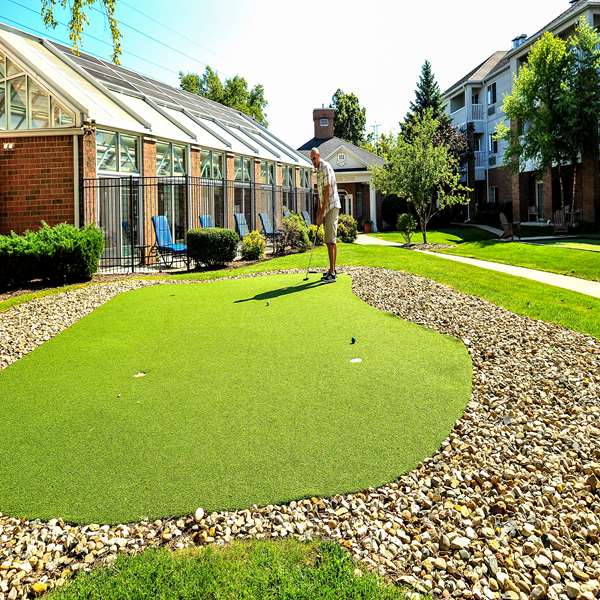 Exterior view - Varsity Clubs of America Hotel Mishawaka