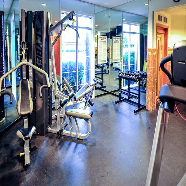 Fitness/ Exercise Room - Varsity Clubs of America Hotel Mishawaka