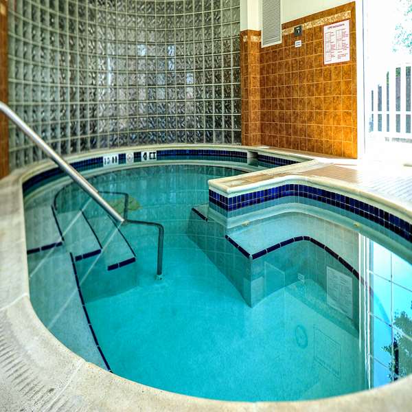 Pool - Varsity Clubs of America Hotel Mishawaka