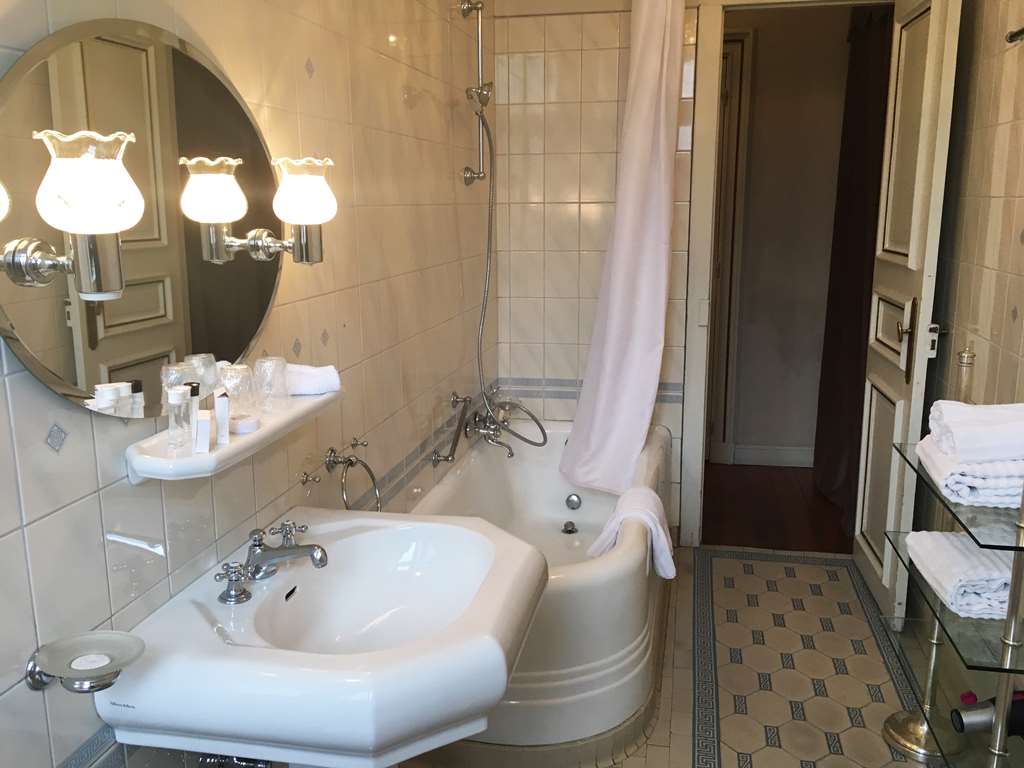 OG RELAIS DOMAINE DE BEAUPRE-guestroom-Guest Room,Bathroom,On-Site.jpg