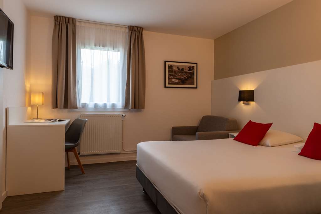 OG CITY HOTEL ACROPOLE BERNAY-guestroom-Guest Room,On-Site.jpg