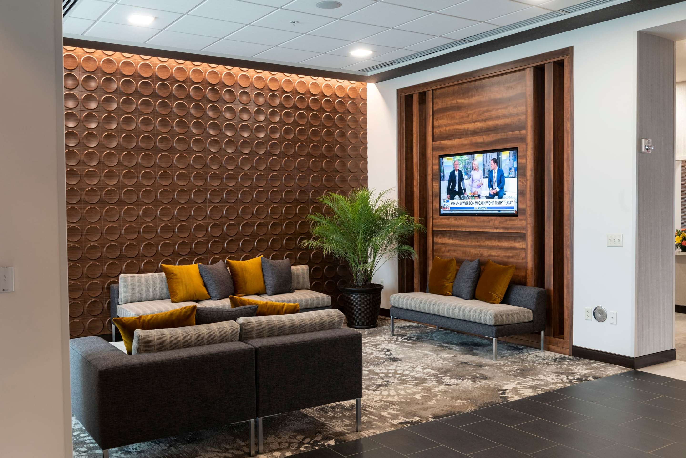 Lobby | Wingate by Wyndham Angola