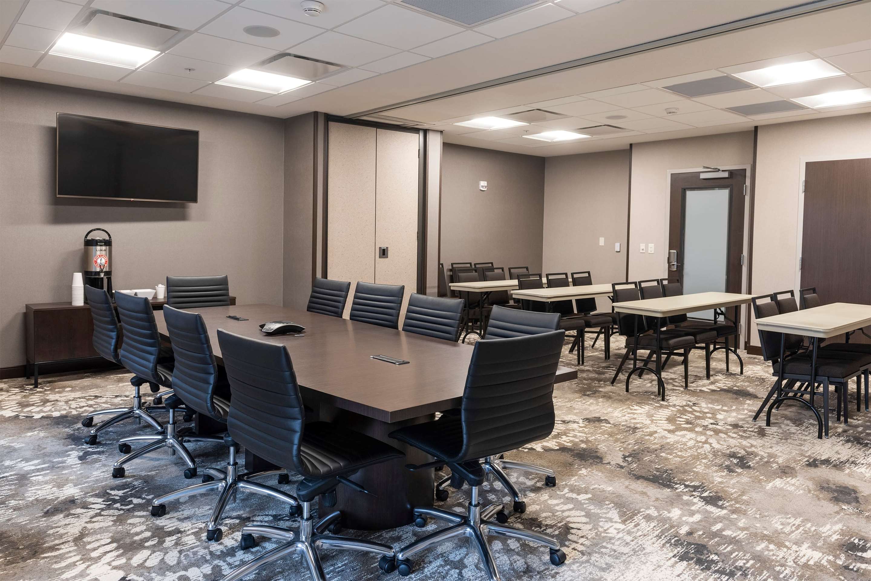 Meeting Room | Wingate by Wyndham Angola