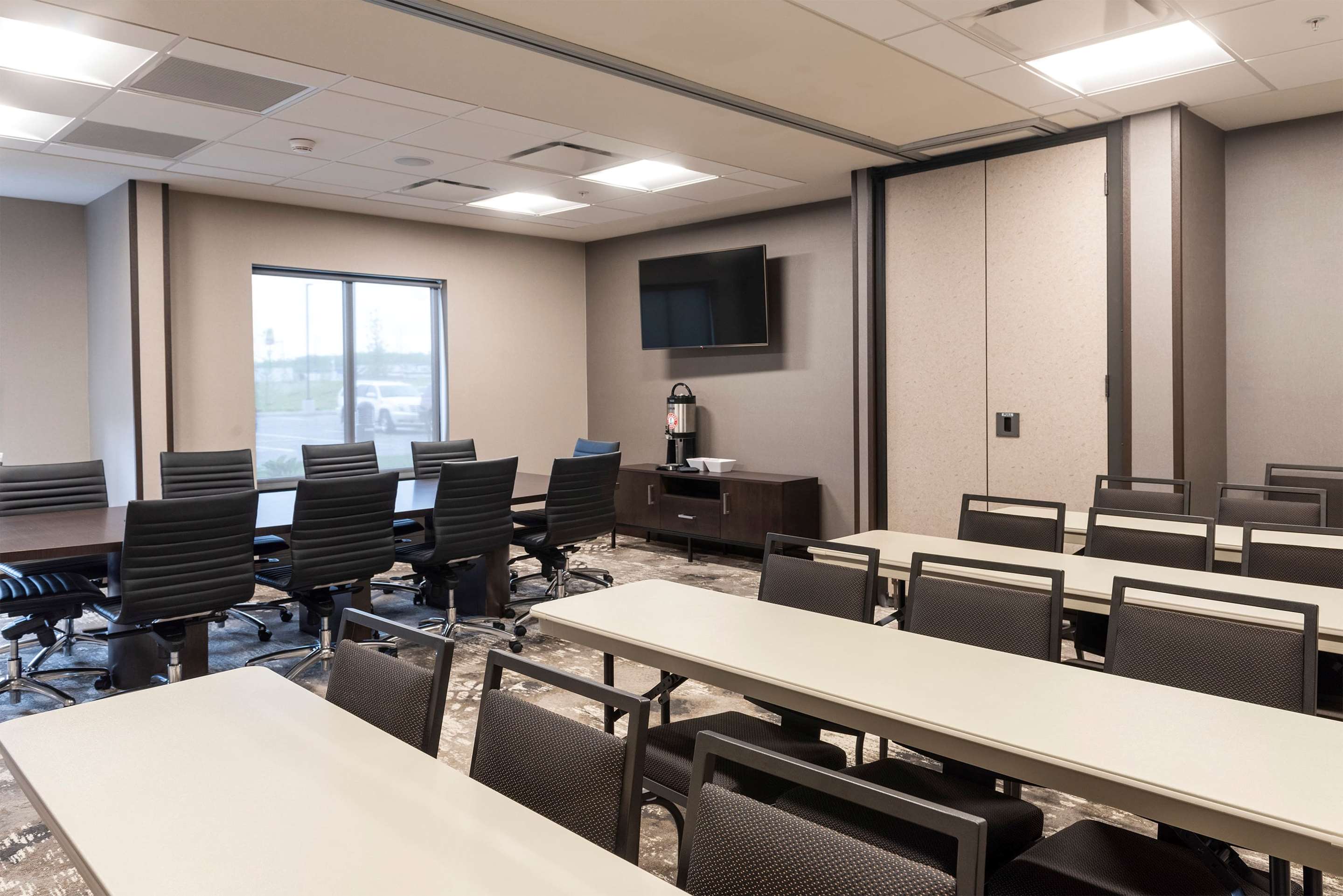 Meeting Room | Wingate by Wyndham Angola