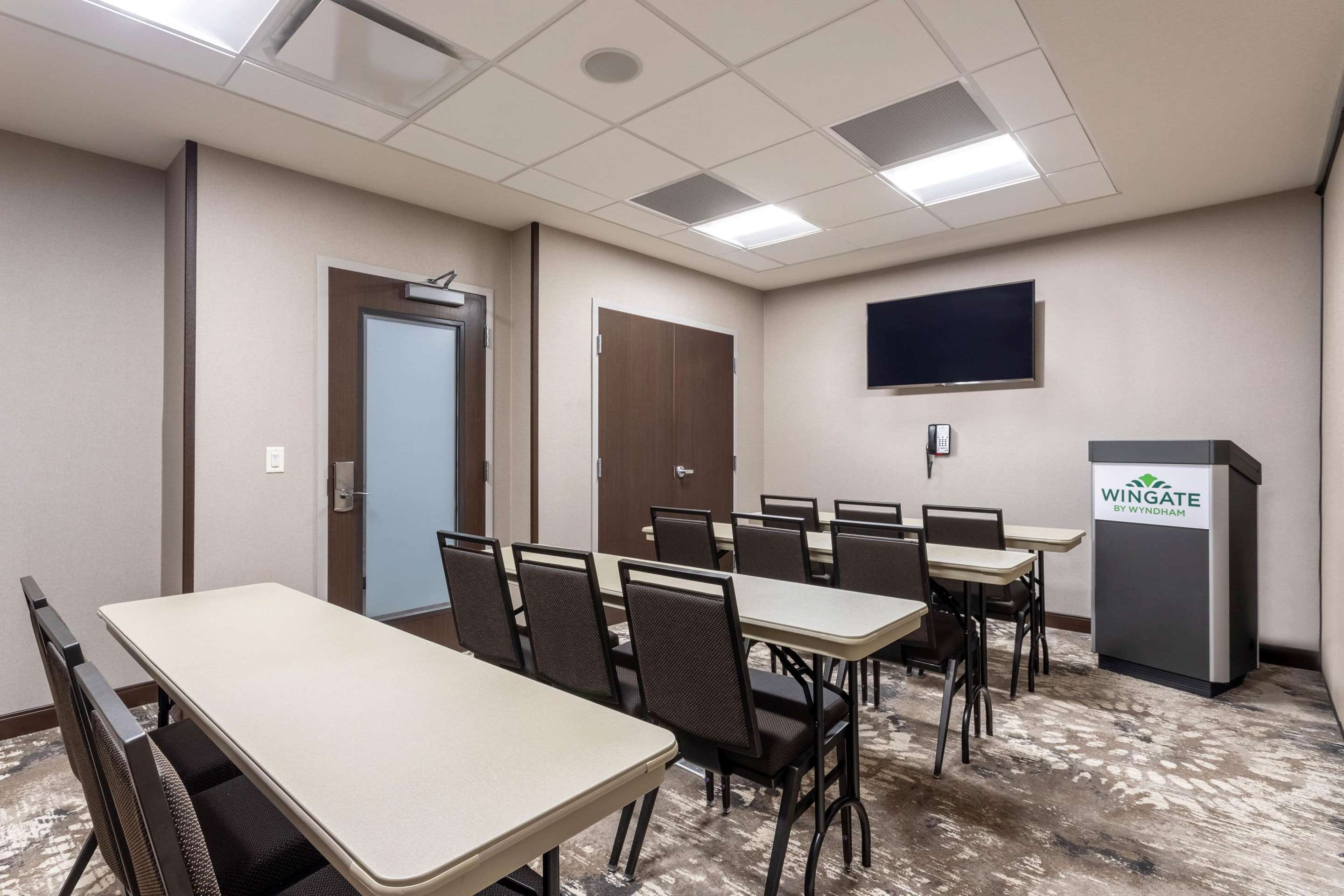 Meeting Room | Wingate by Wyndham Angola