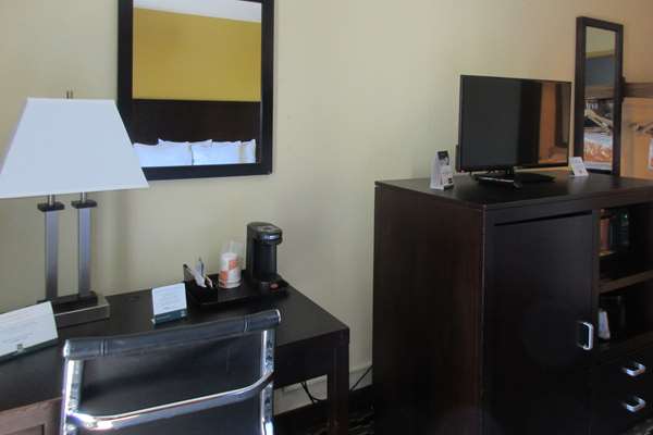  - Quality Inn & Suites Cincinnati - I-71, Exit 8 & 8A