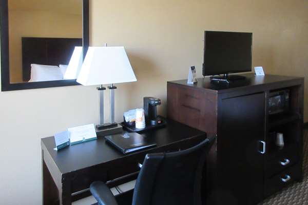  - Quality Inn & Suites Cincinnati - I-71, Exit 8 & 8A