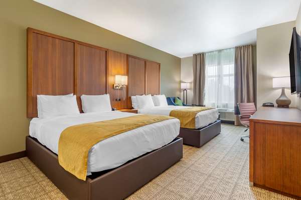  - Comfort Inn & Suites Lakewood - I-5, Exit 124