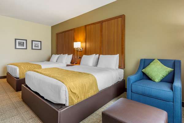  - Comfort Inn & Suites Lakewood - I-5, Exit 124