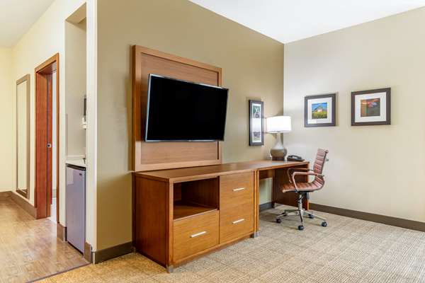 Suite - Comfort Inn & Suites Lakewood - I-5, Exit 124