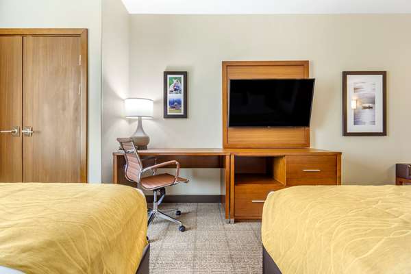 Suite - Comfort Inn & Suites Lakewood - I-5, Exit 124