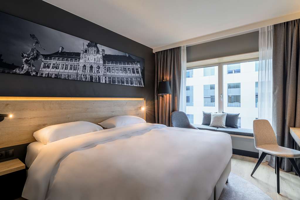 RADISSON HOTEL ANTWERP BERCHEM-guestroom-Guest Room,On-Site.jpg