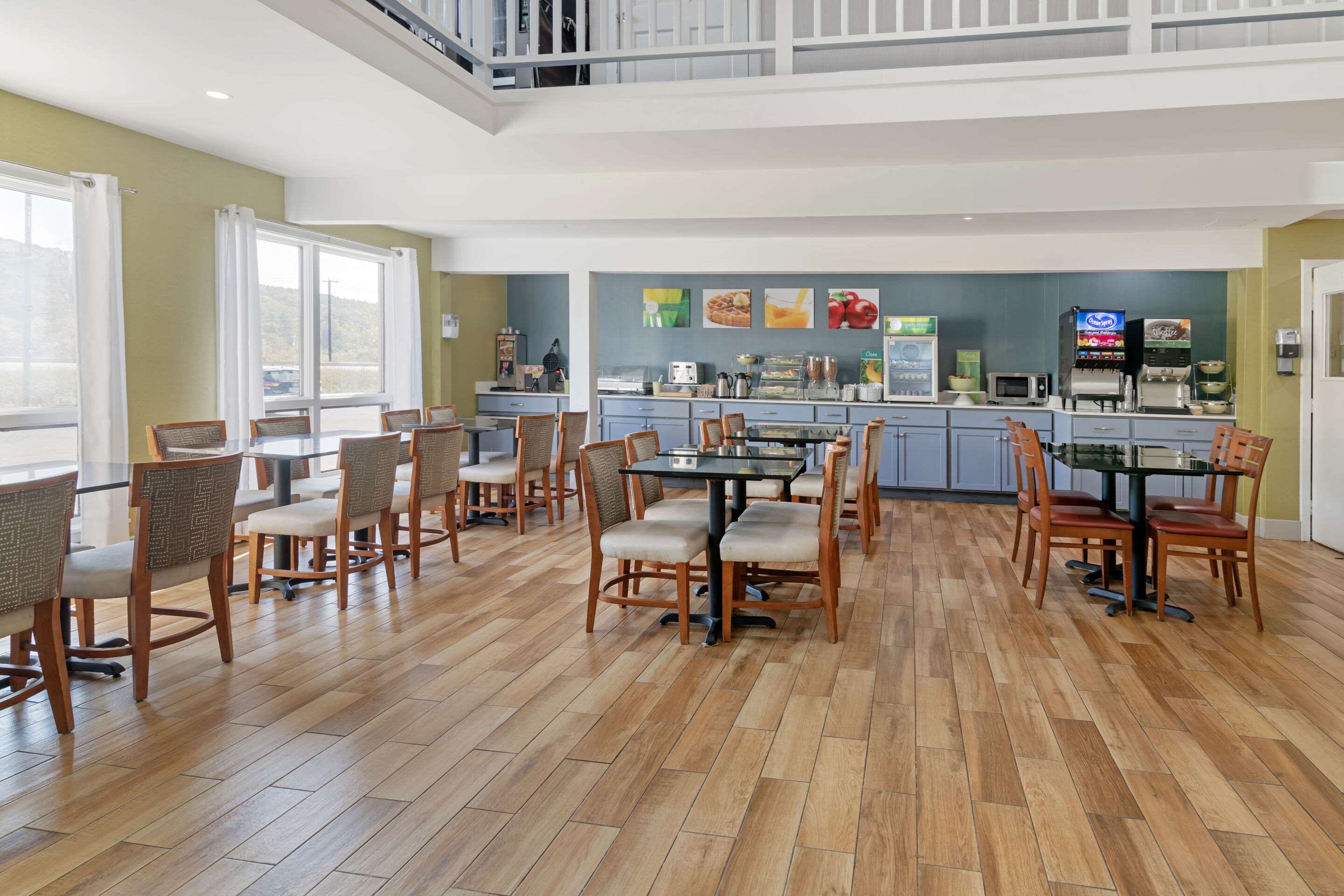 Spacious breakfast area | Quality Inn