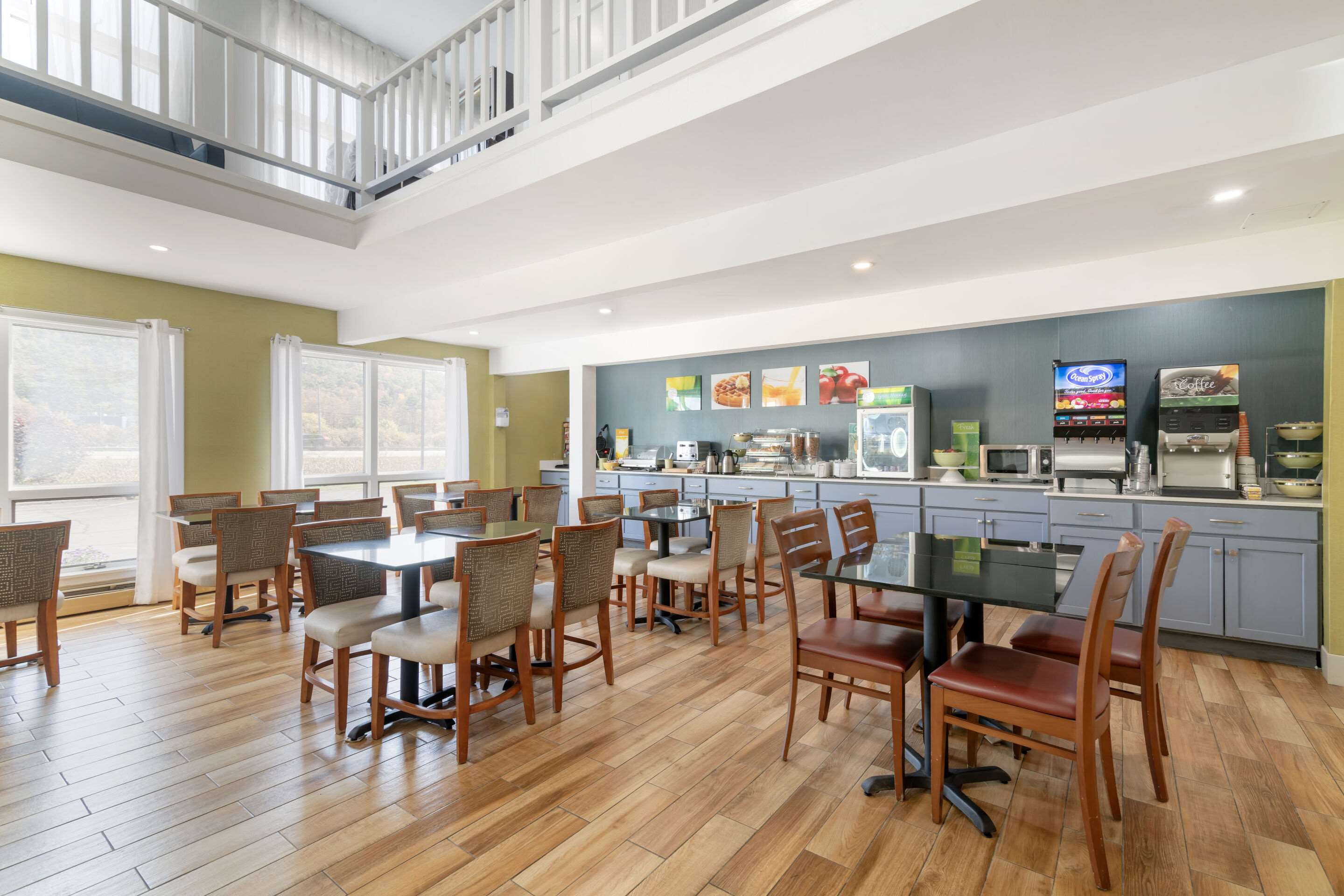 Breakfast area | Quality Inn